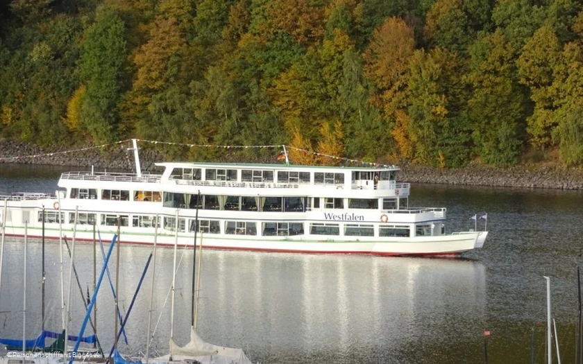 Schiff auf Biggesee.jpg