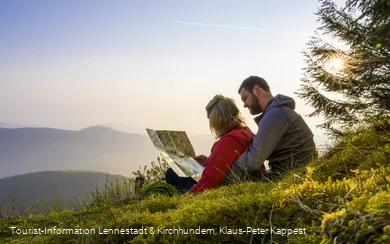 Wanderer mit Karte