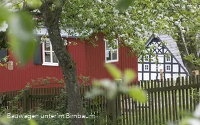 Bauwagen unter´m Birnbaum