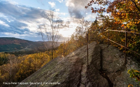 Rinsleyfelsen im Herbst
