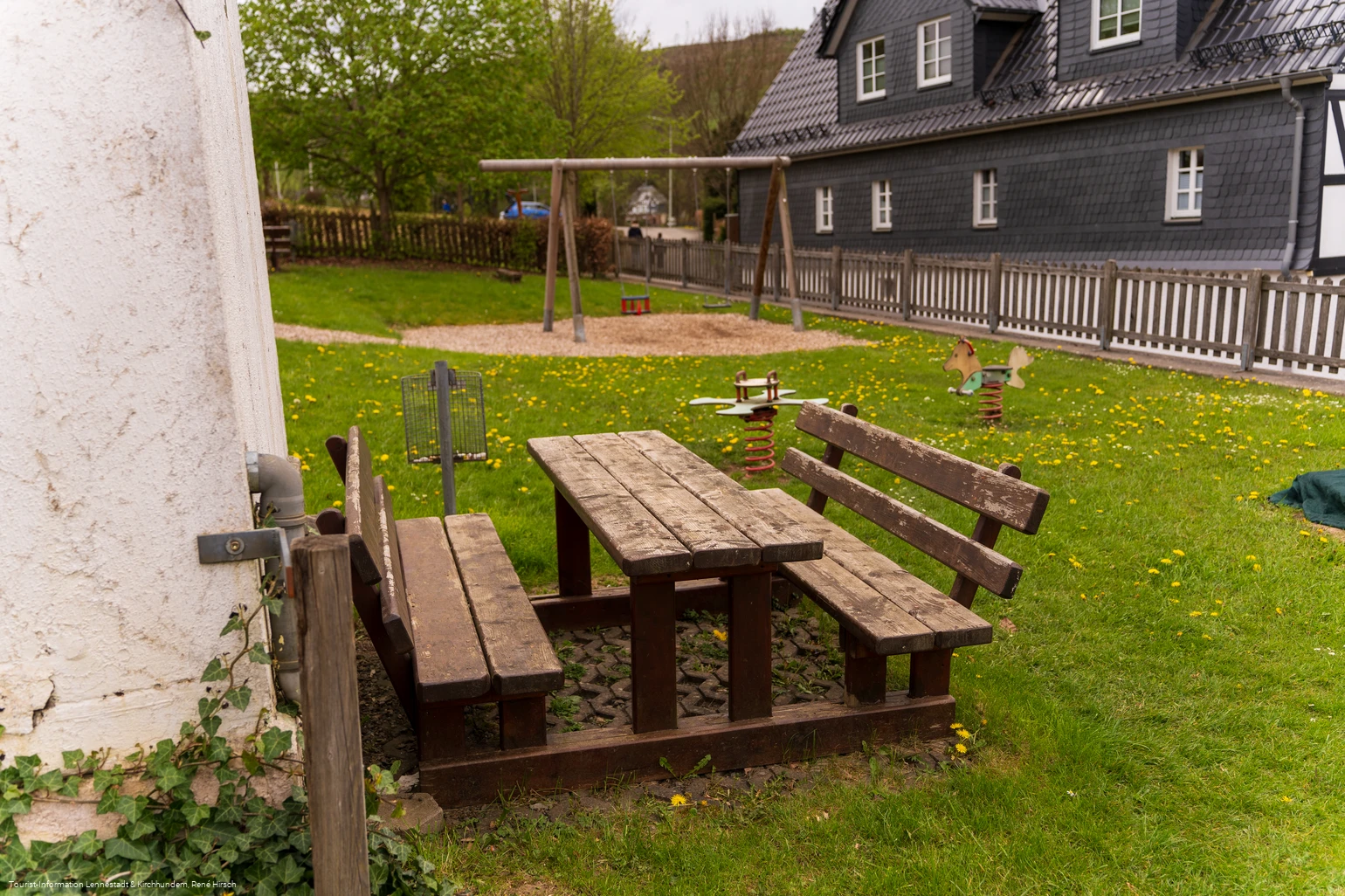 Sitzgruppe am Spielplatz